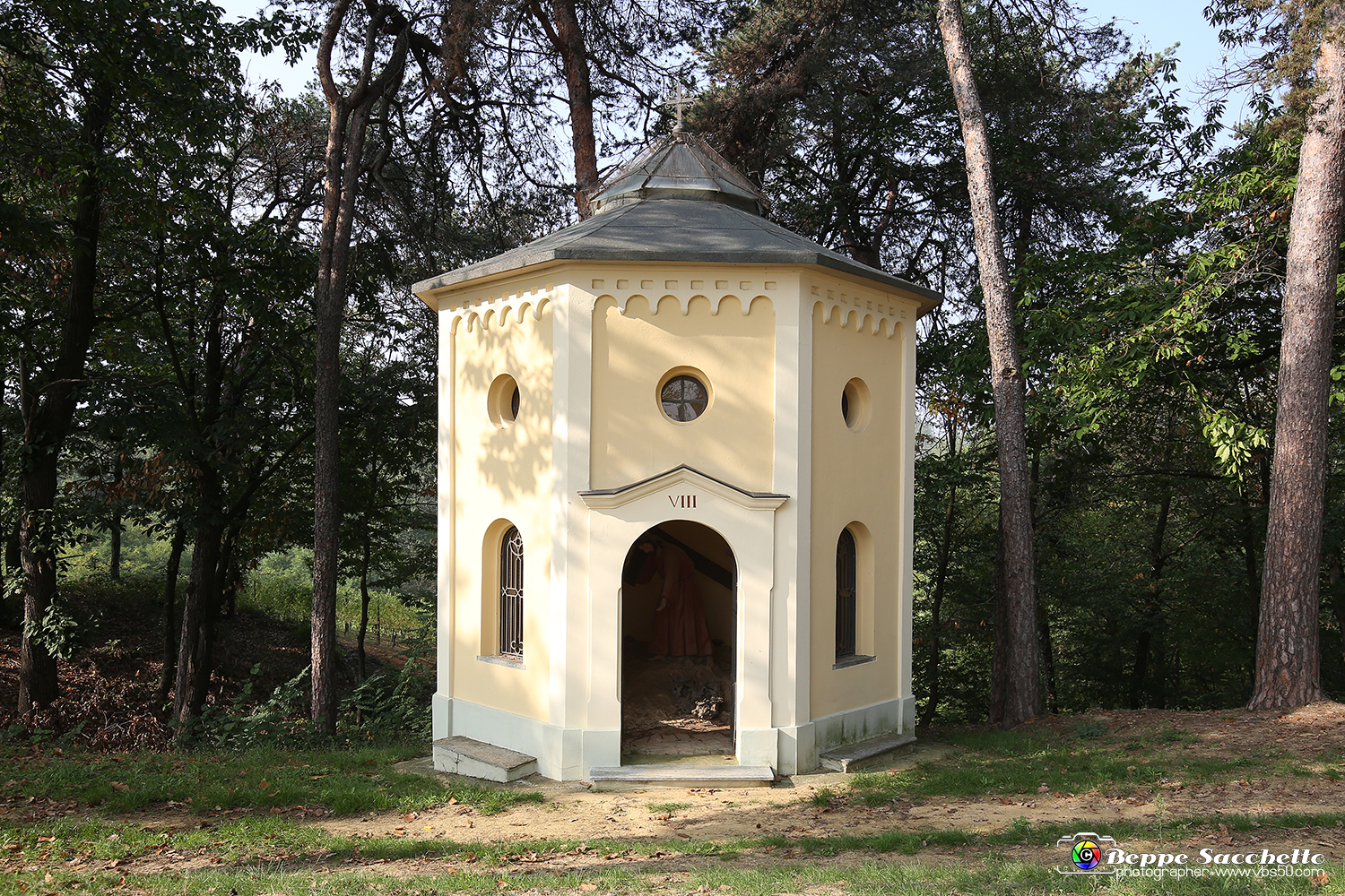 VBS_6697 - I Piloni della Via Crucis del Sacro Monte di Montà d'Alba.jpg